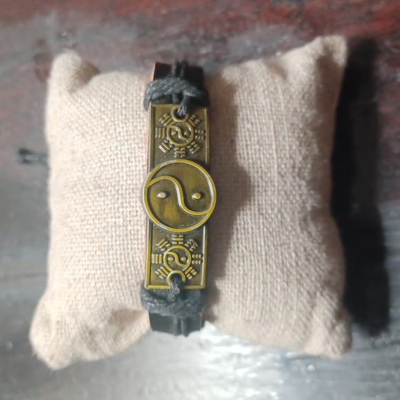 Other - ❤️5/$25 Yin and Yang Leather Bracelet